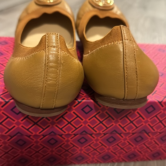 Tory Burch ballet flat Caroline excellent condition camel color - Picture 9 of 10